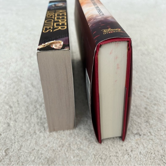 Set of 2 - Fiction Young Adult Books - Picture 5 of 12